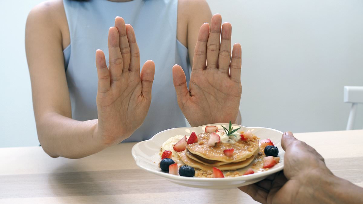 Adopting diets to stave off diabetes in your 40s could be key to keeping fit in your 70s, research suggests
